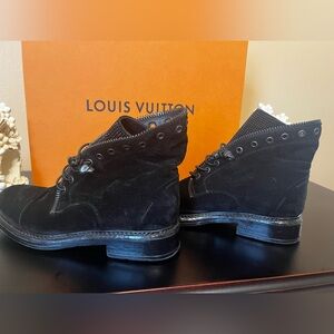 275 Central Womens Lace Up Studded Crystal Combat Ankle Boots Black Suede 37